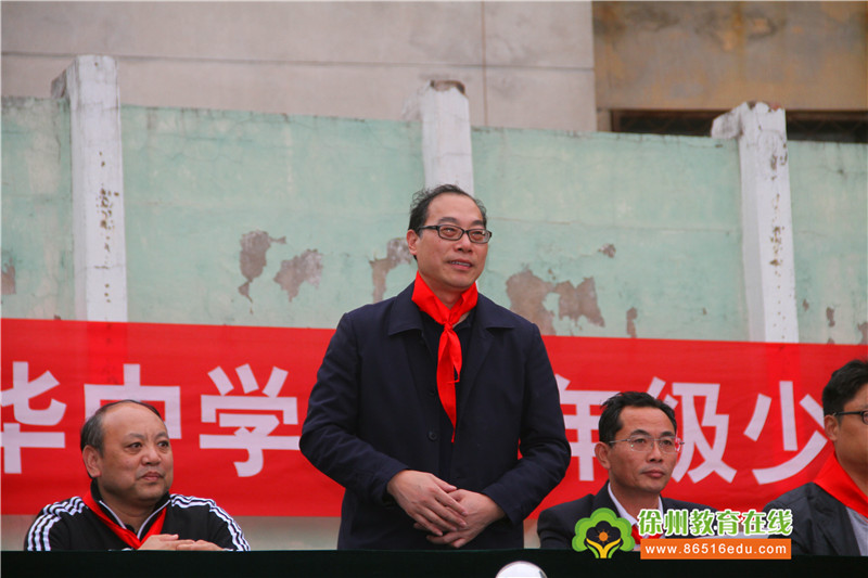清华中学举行"放飞梦想,扬帆起航"七年级少先队建队仪式活动