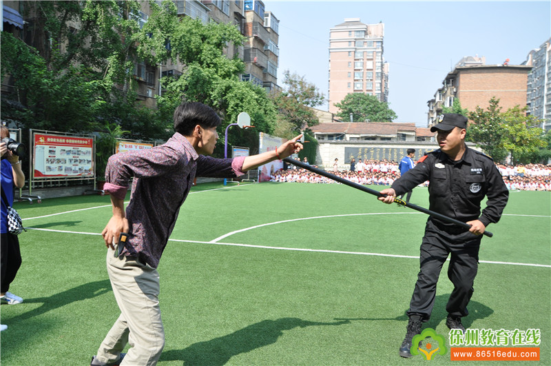 奎山小学举行反恐防暴应急演练