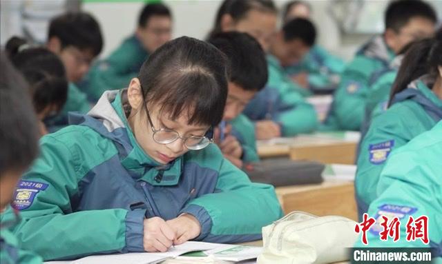 江苏义务教育“双减”工作将出新规：重点规范作业和考试