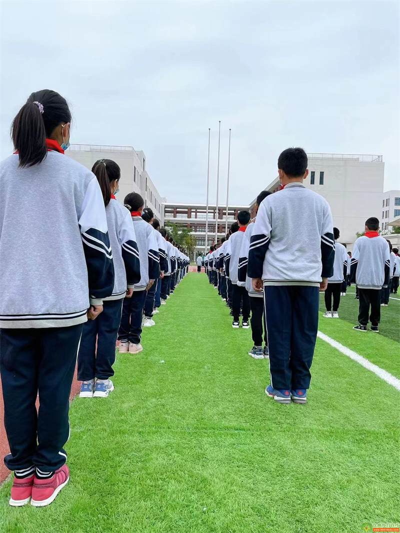 徐州市东湖实验学校同心筑梦向未来升旗仪式主题活动